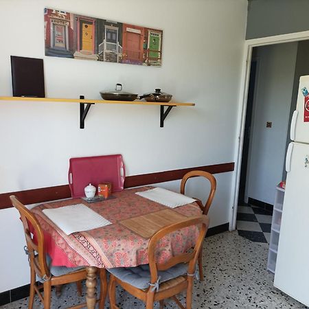 Chambre D'Hotes Les Garrigues ピオラン エクステリア 写真