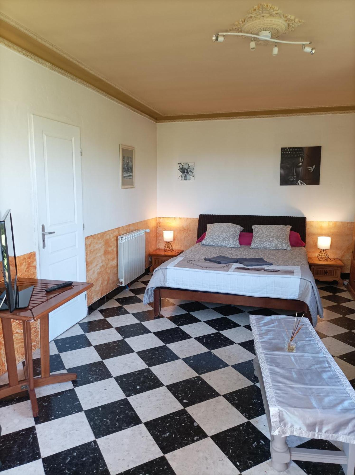 Chambre D'Hotes Les Garrigues ピオラン エクステリア 写真